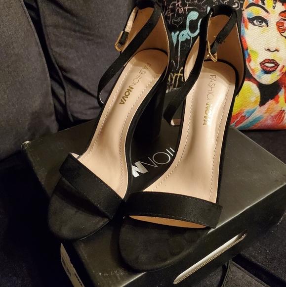 Heels - Picture 3 of 3